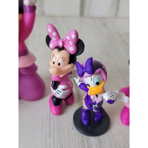 Disney best friends Daisy Duck Minnie Mouse race car track playset toy figure - Picture 6 of 14
